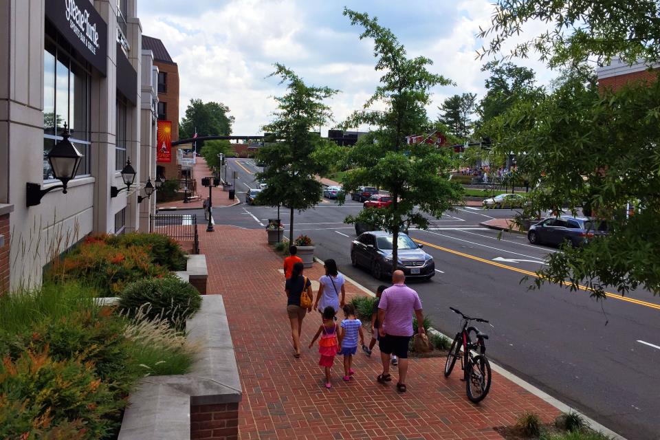 Family, North Street at University Drive_cropped